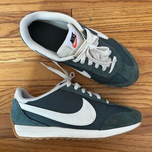 Nike Pacific Green Women’s size 7.5